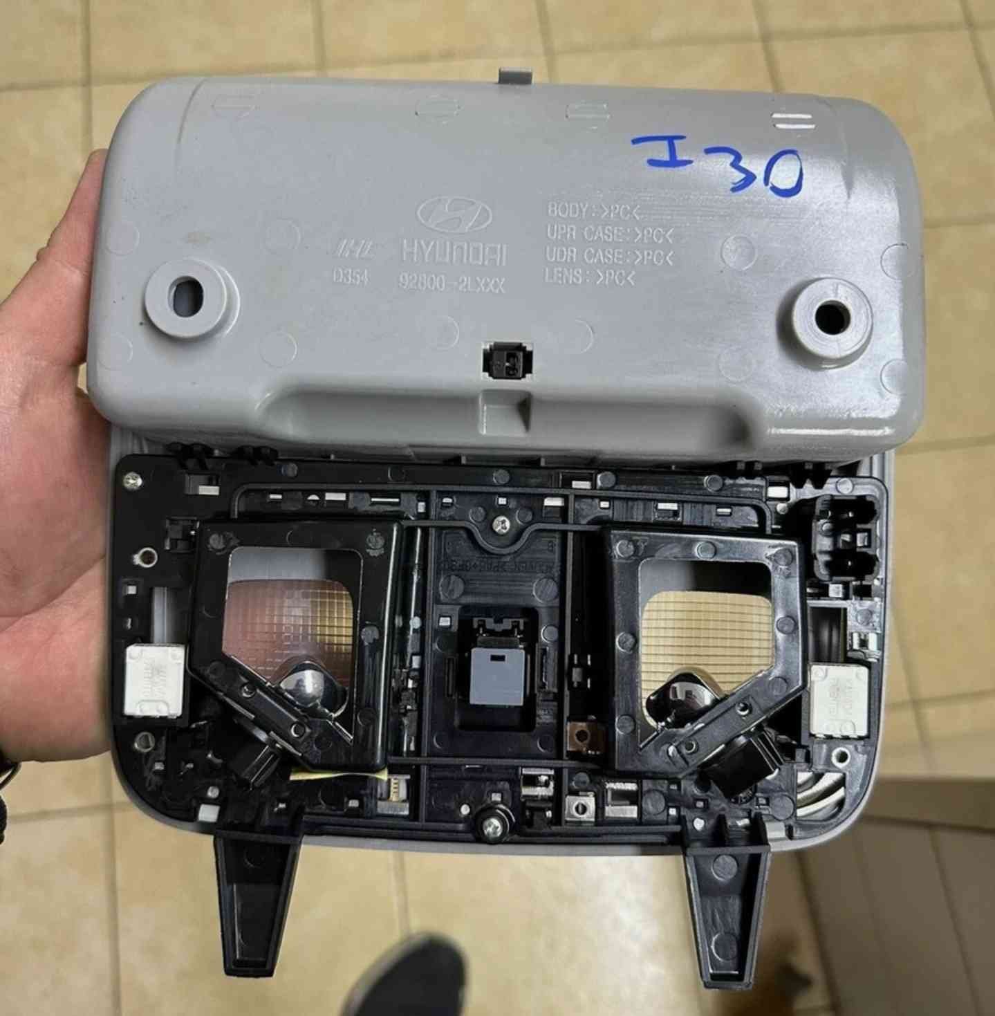 PLAFONIERA INTERNA HYUNDAI I30 DAL 2007 AL 2012 - immagine 2