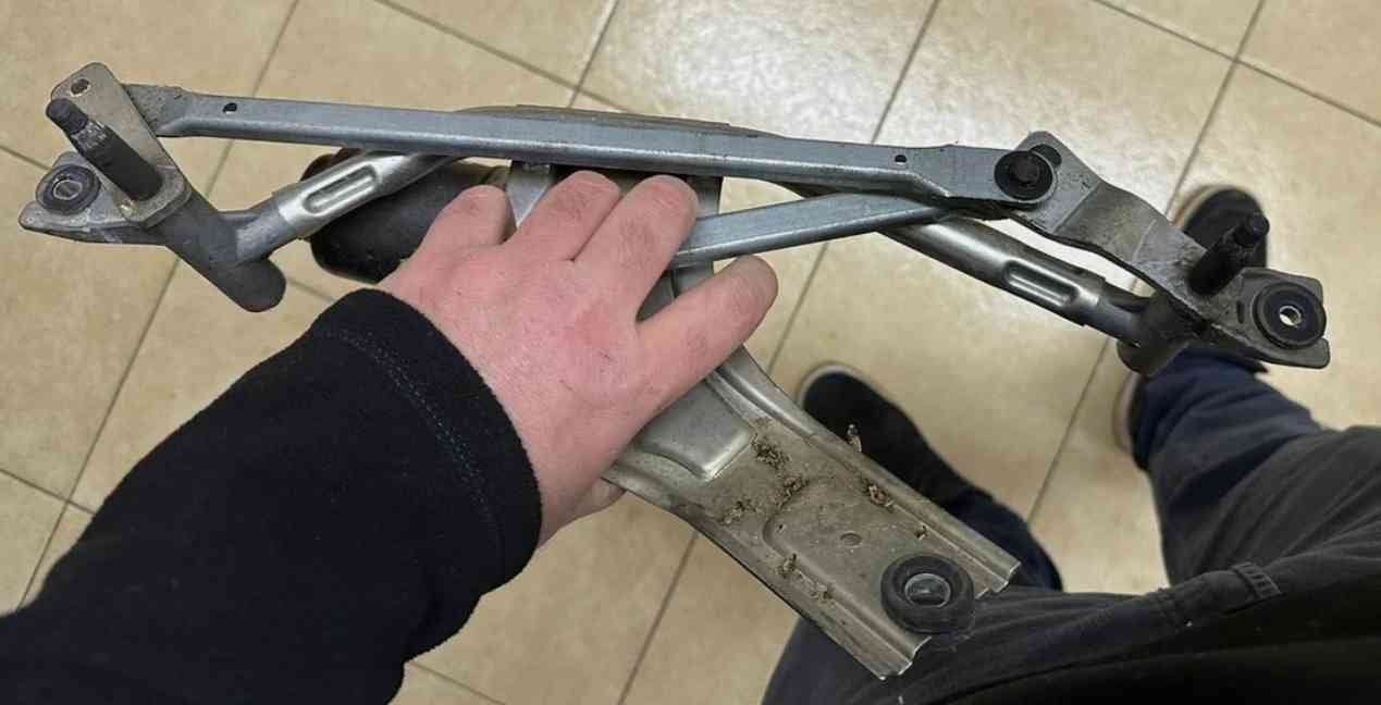 Motorino tergicristalli anteriori ANT Fiat Grande Punto e Punto Evo dal 2005 al 2013 - immagine 3