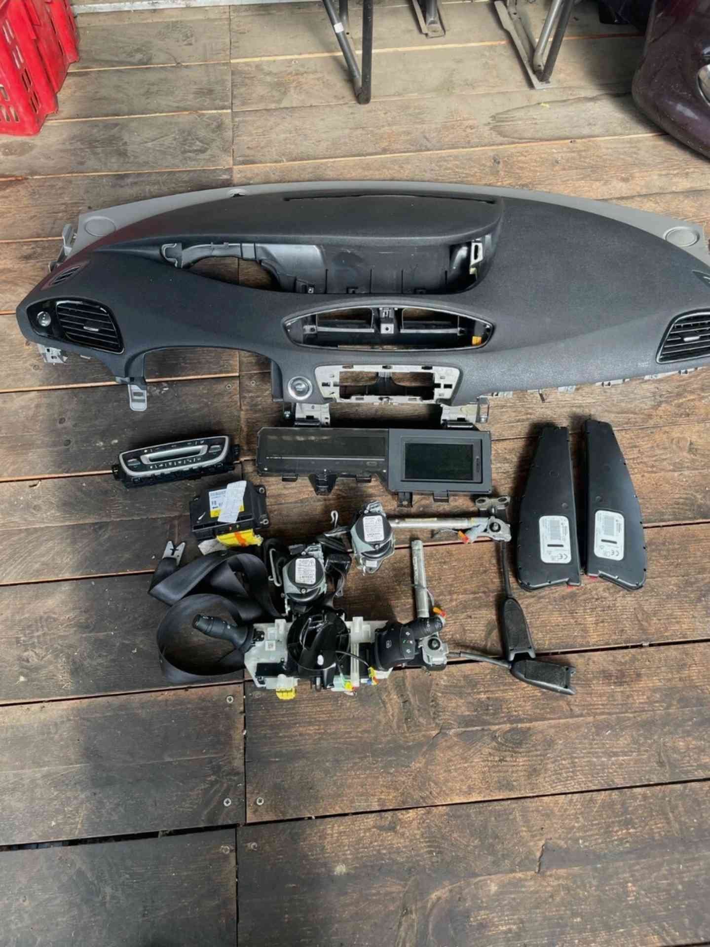 Cruscotto completo con kit airbag Renault Scenic X-Mod dal 2009 al 2016