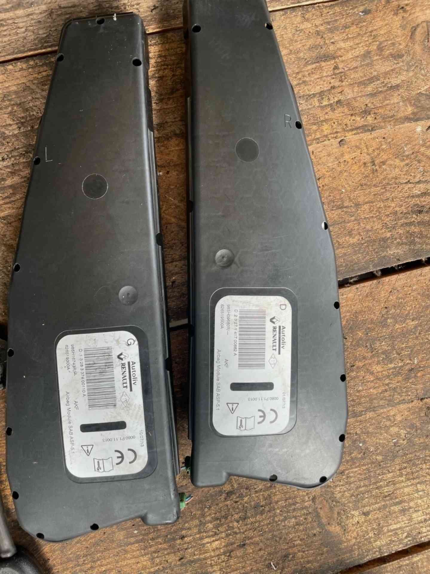 Cruscotto completo con kit airbag Renault Scenic X-Mod dal 2009 al 2016 - immagine 10